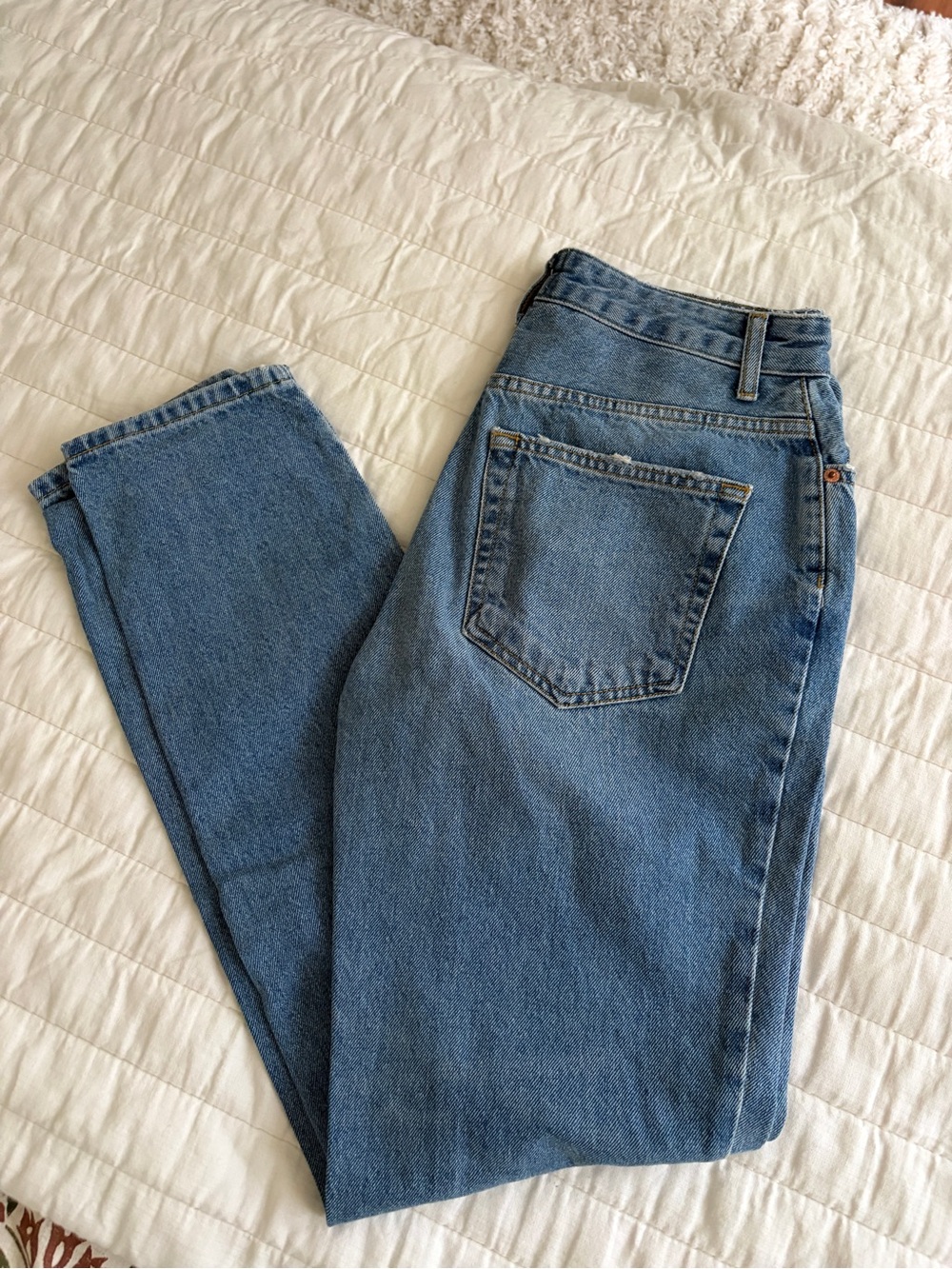 BDG High-Rise Straight Leg Jeans in Medium Blue